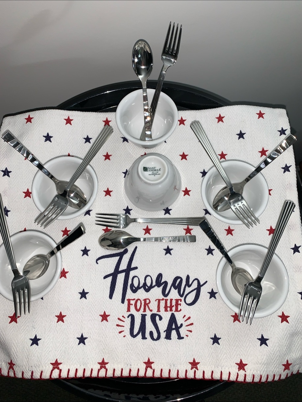 ONEIDA 18 Pc Set for 6 Guests - High End Dipping Party